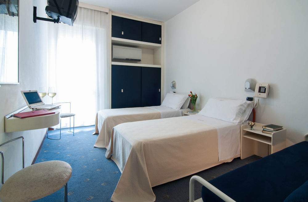 Hotel Nettuno Pesaro Exterior photo